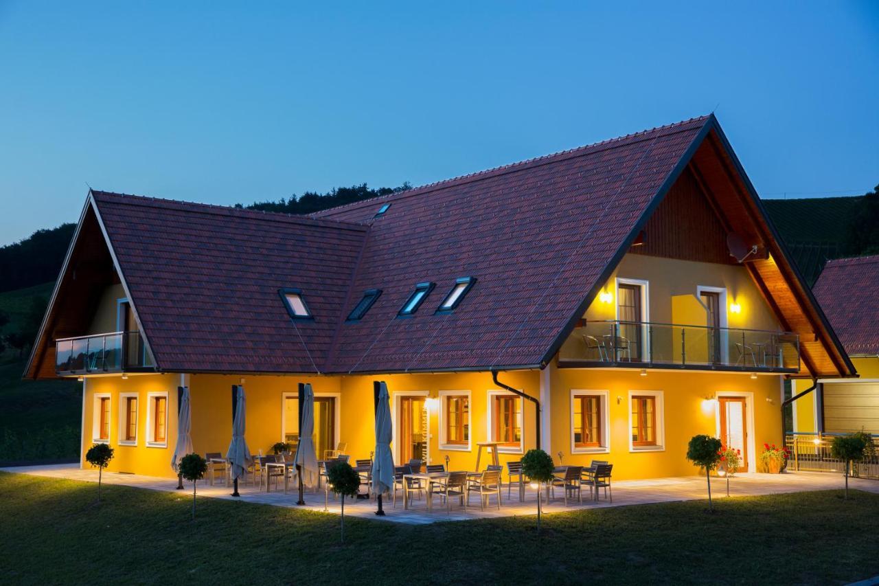Weingut-Gaestezimmer Uhl Ratsch an der Weinstraße Zewnętrze zdjęcie