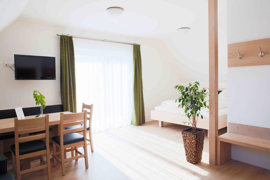 Weingut-Gaestezimmer Uhl Ratsch an der Weinstraße Zewnętrze zdjęcie